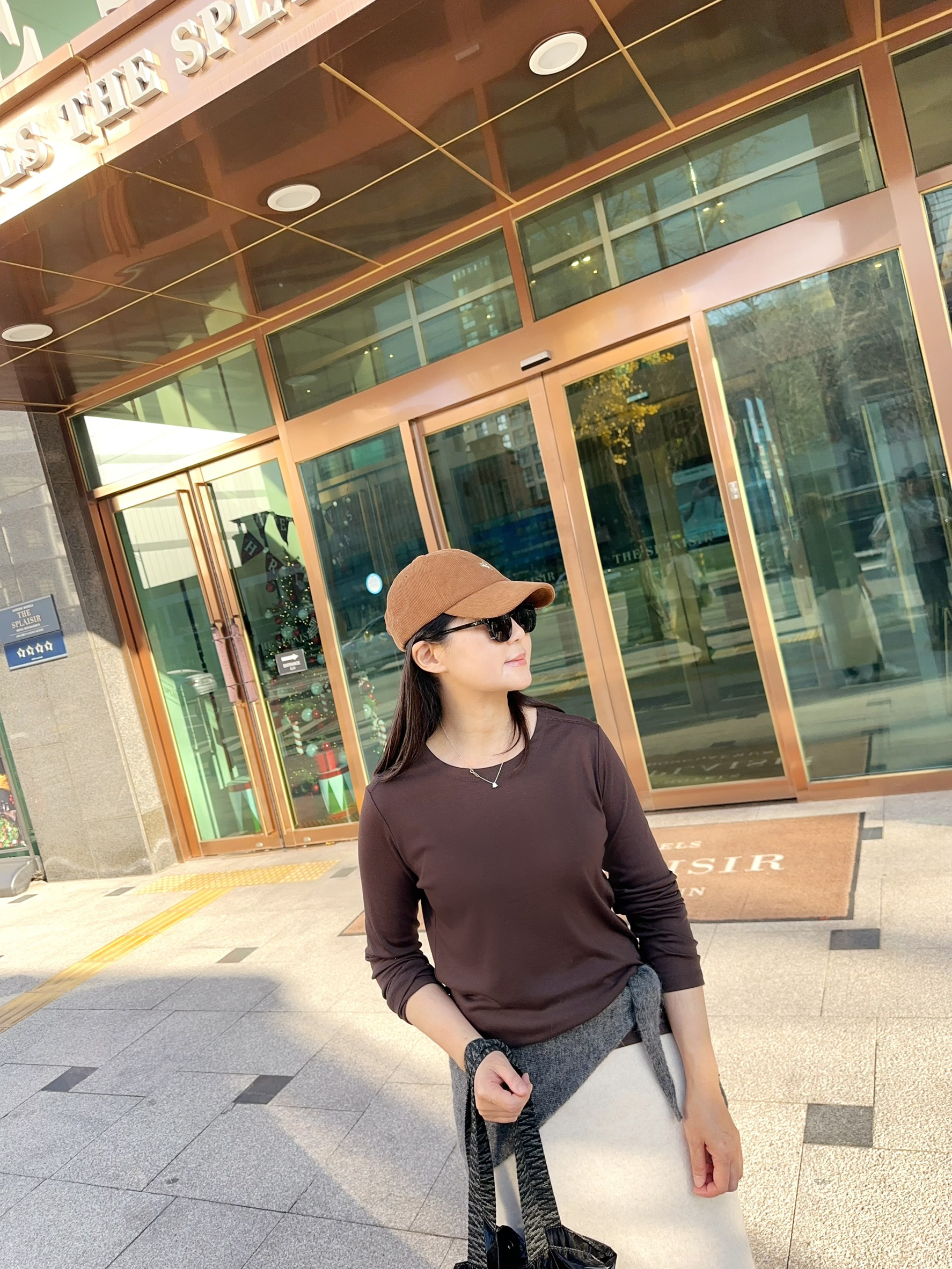 A20.韓國百搭推薦肩線前移上衣