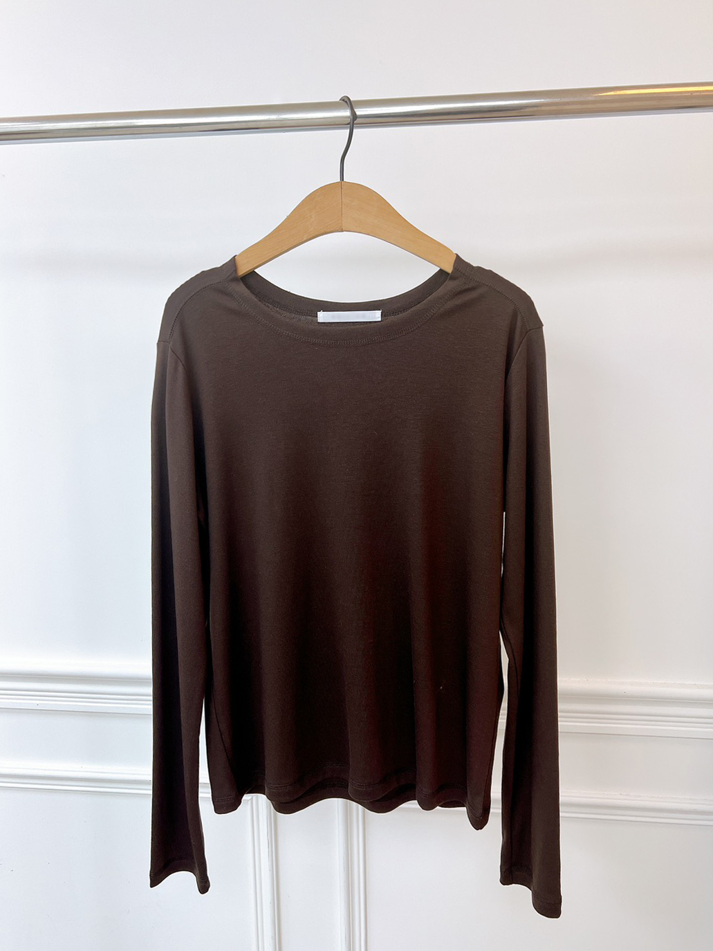 A20.韓國百搭推薦肩線前移上衣