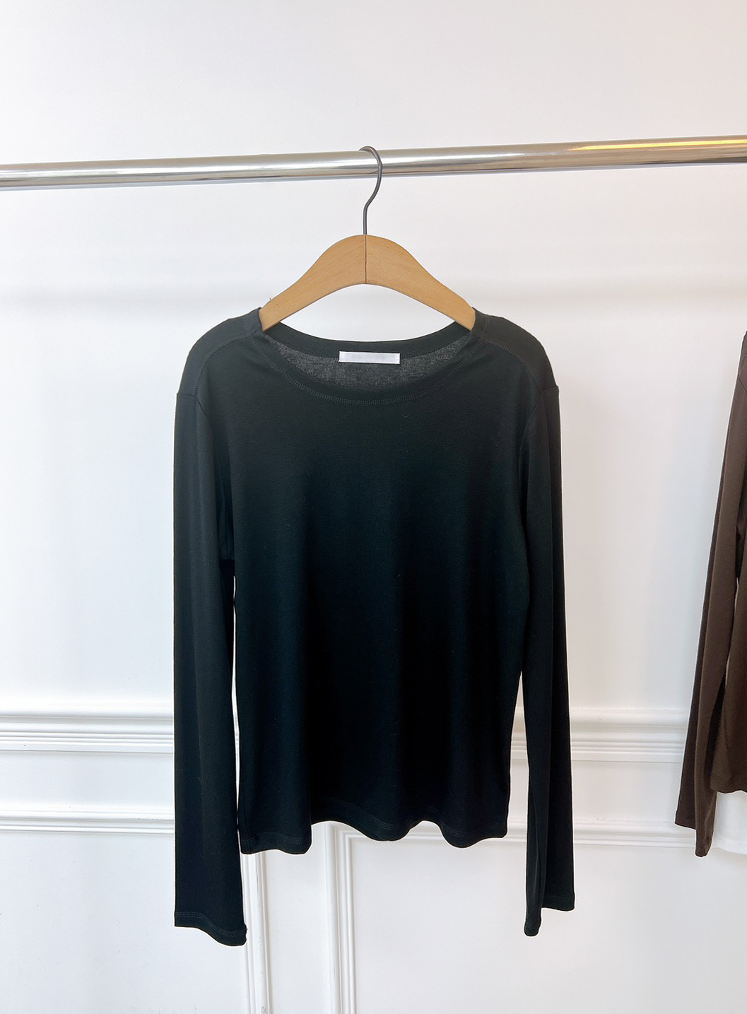 A20.韓國百搭推薦肩線前移上衣