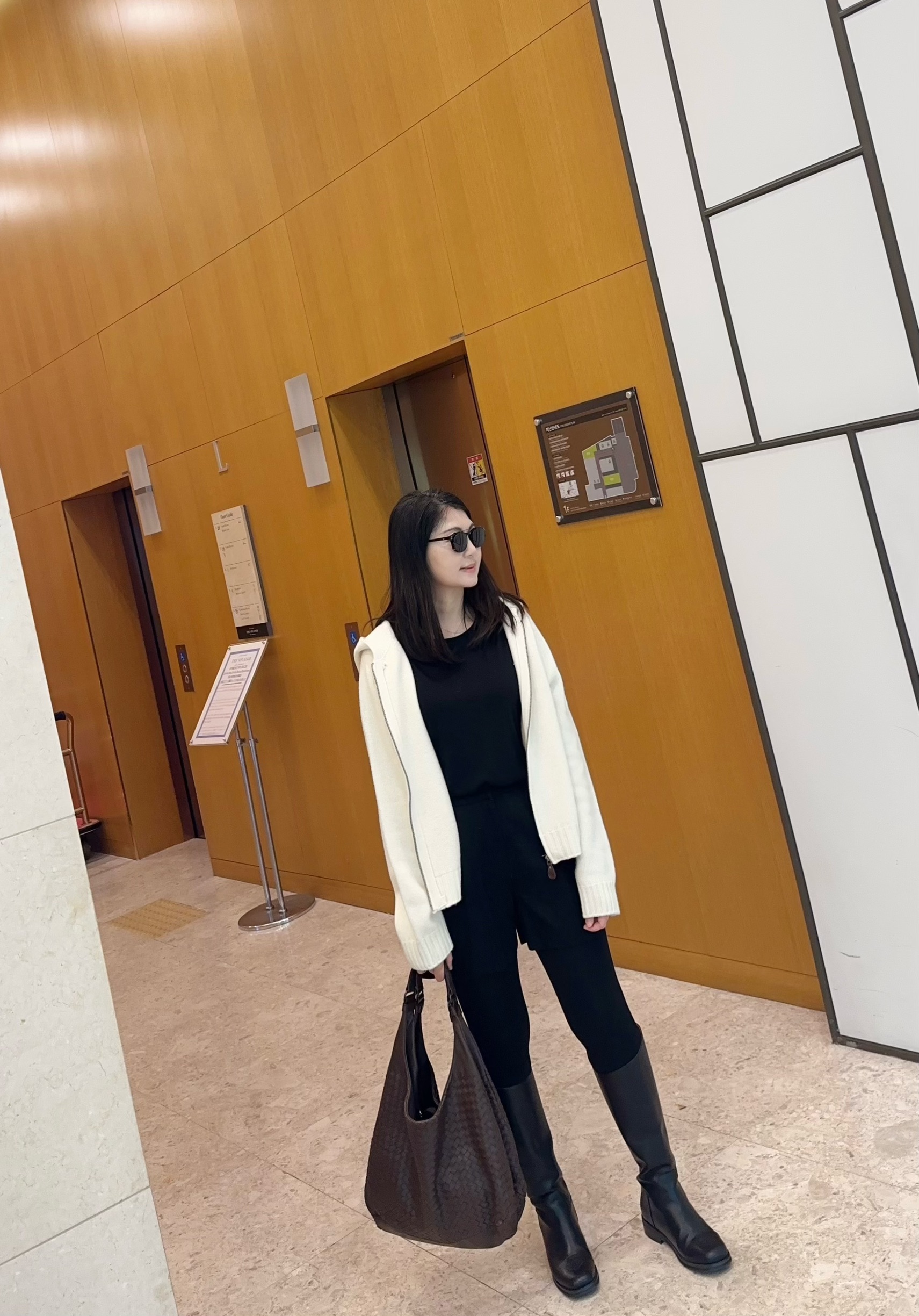 A20.韓國百搭推薦肩線前移上衣