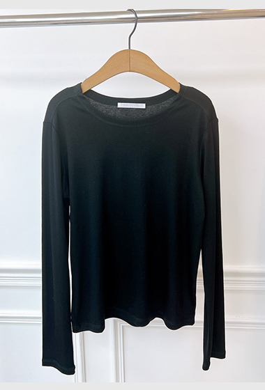 A20.韓國百搭推薦肩線前移上衣