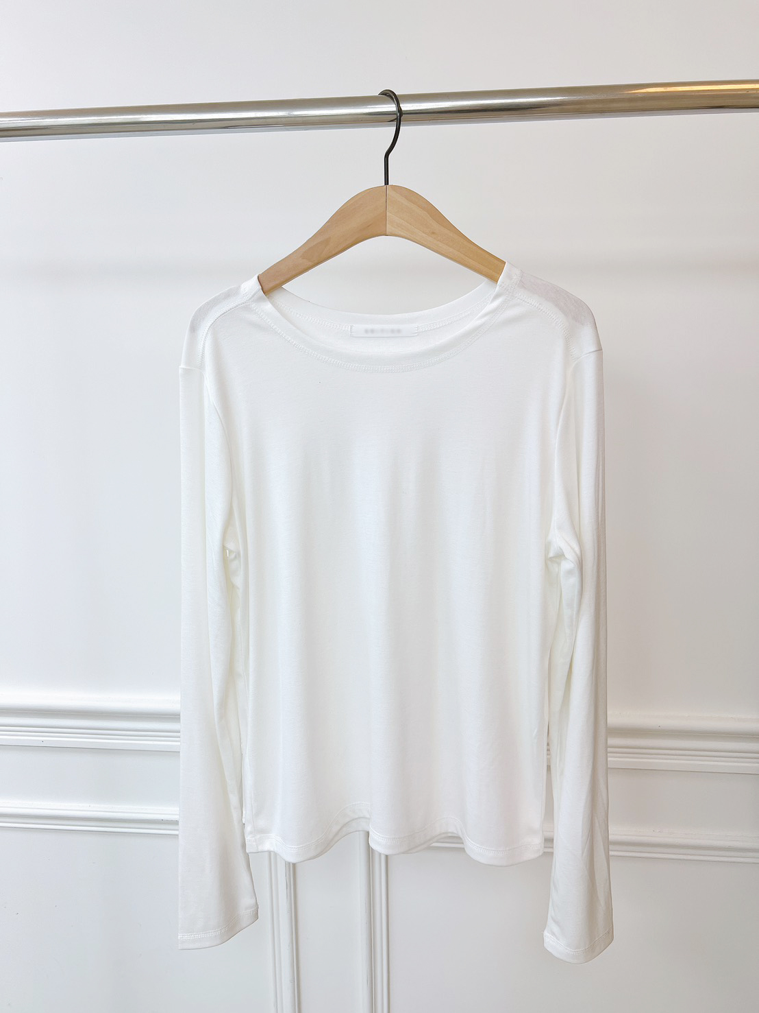 A20.韓國百搭推薦肩線前移上衣