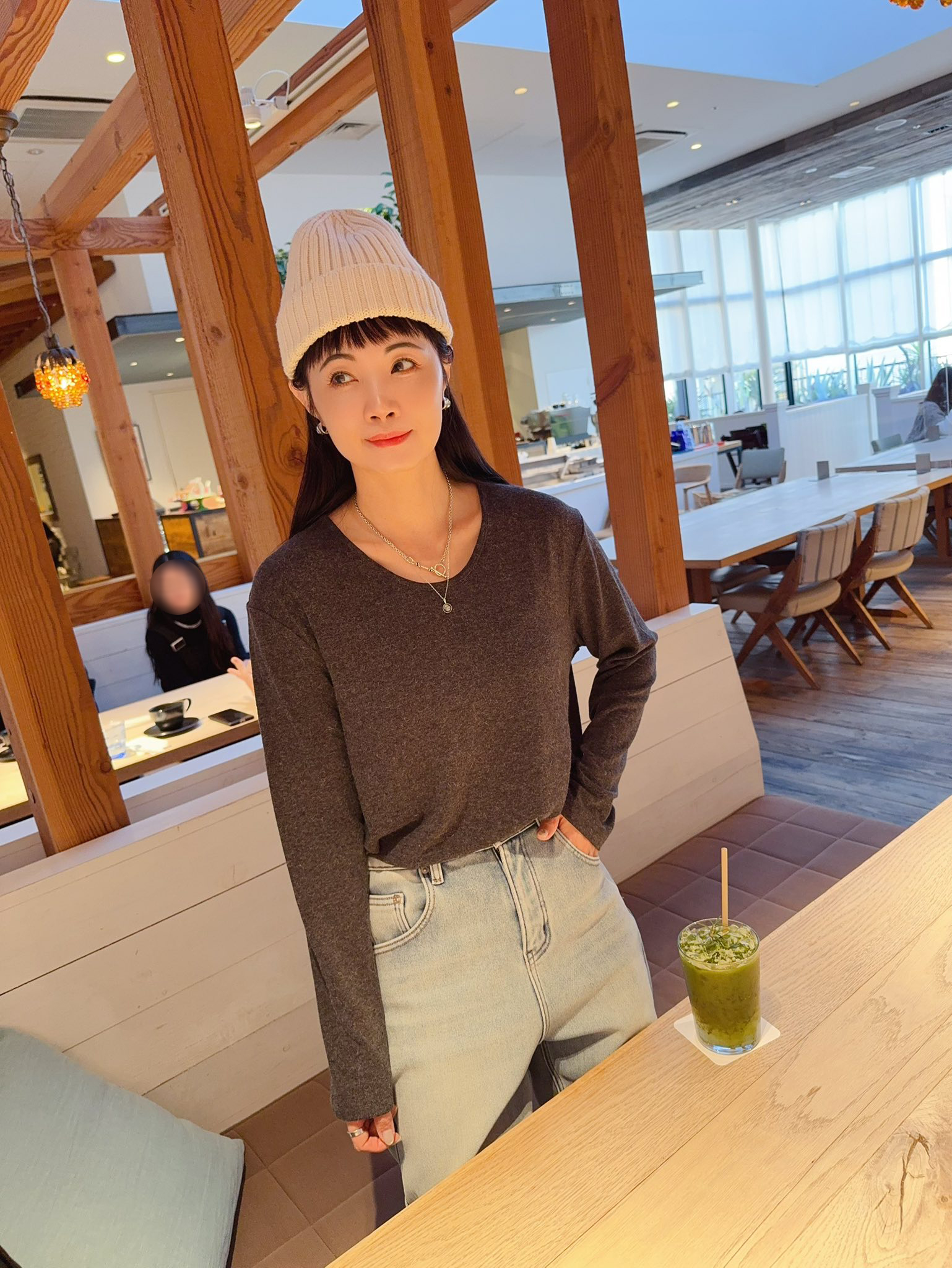 B26.冬季百搭大圓領開衩上衣