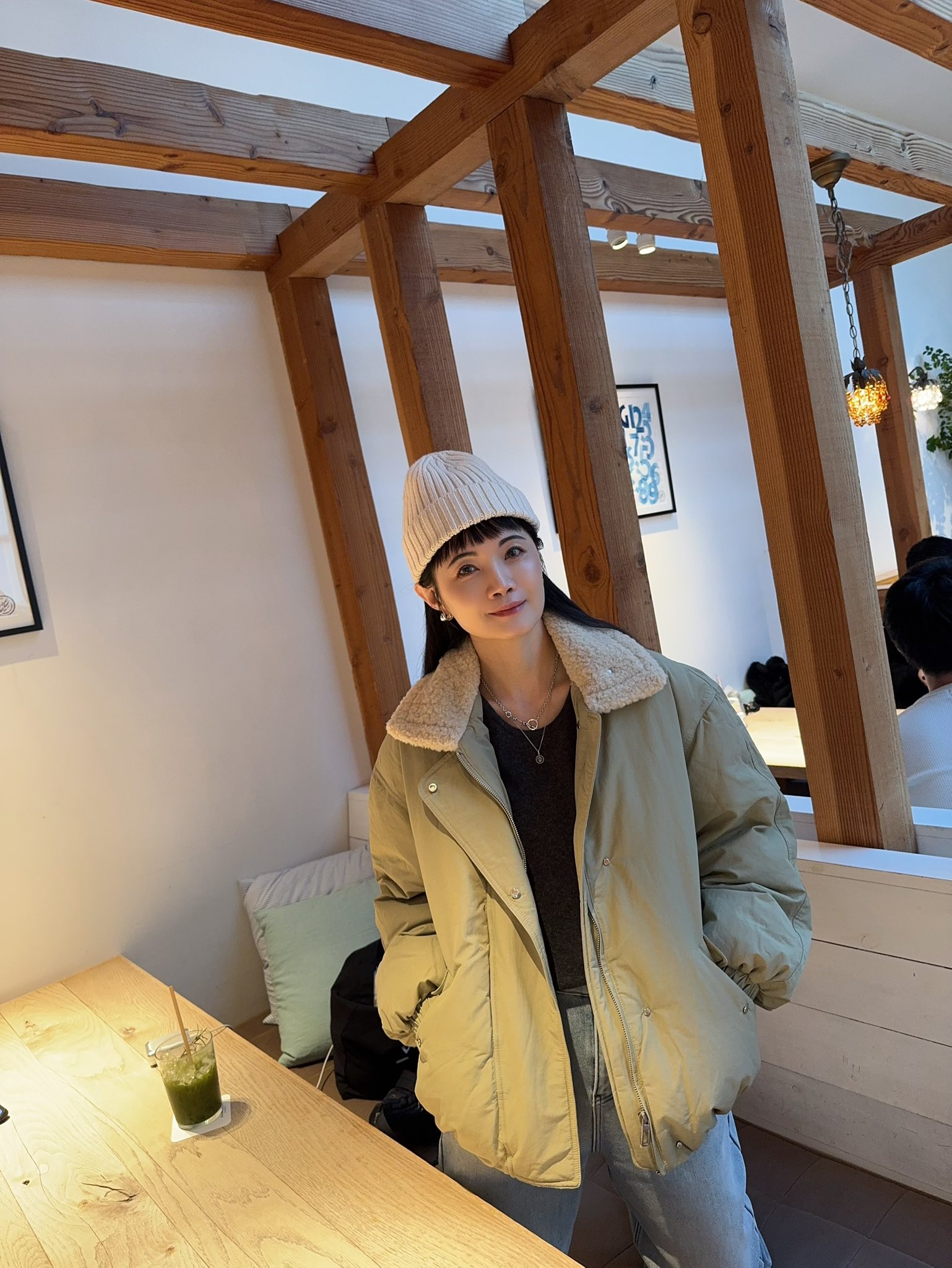 B26.冬季百搭大圓領開衩上衣