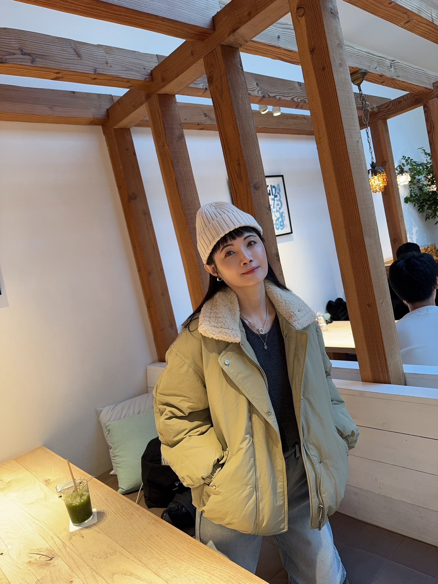 B26.冬季百搭大圓領開衩上衣