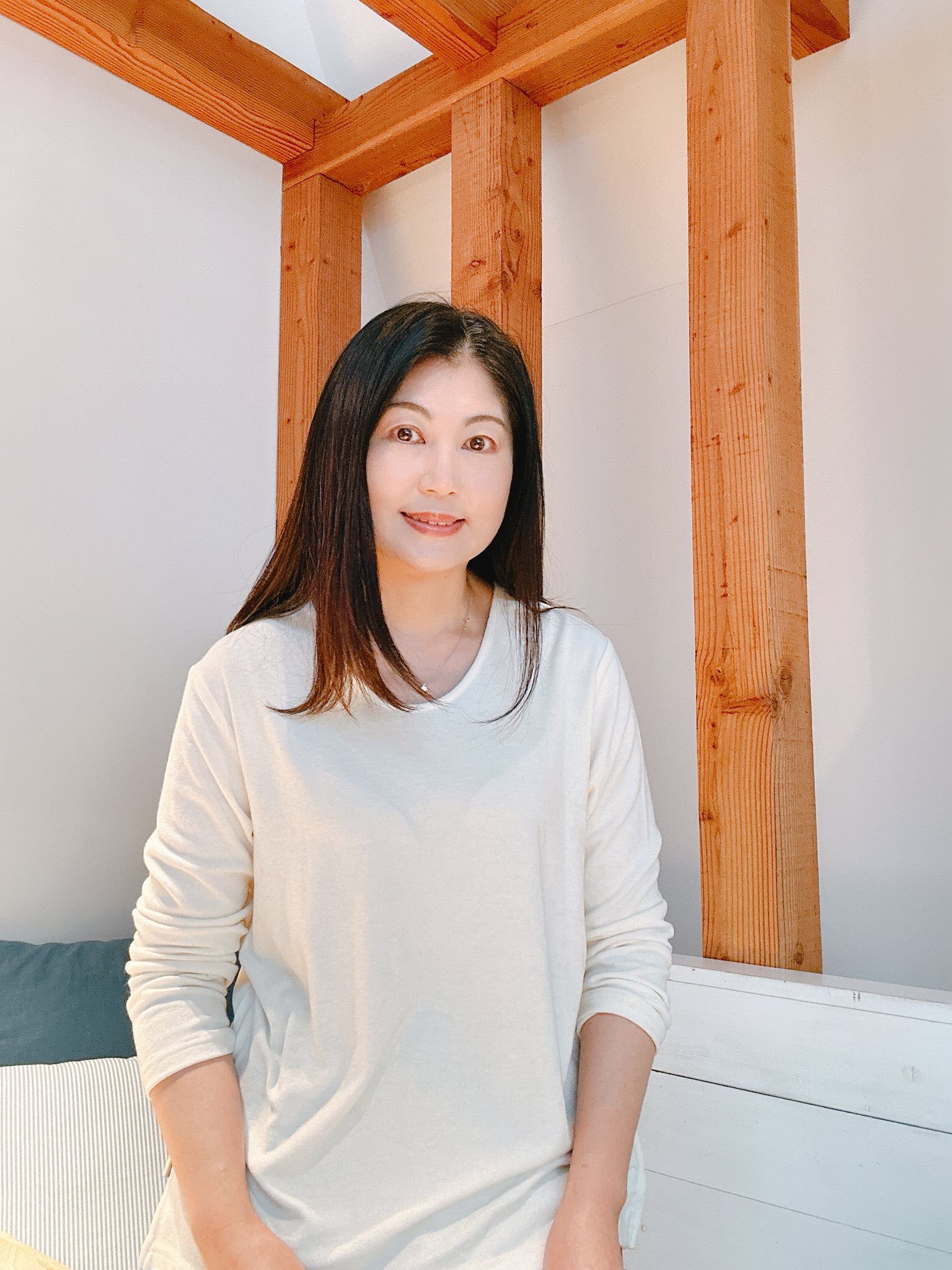 B26.冬季百搭大圓領開衩上衣