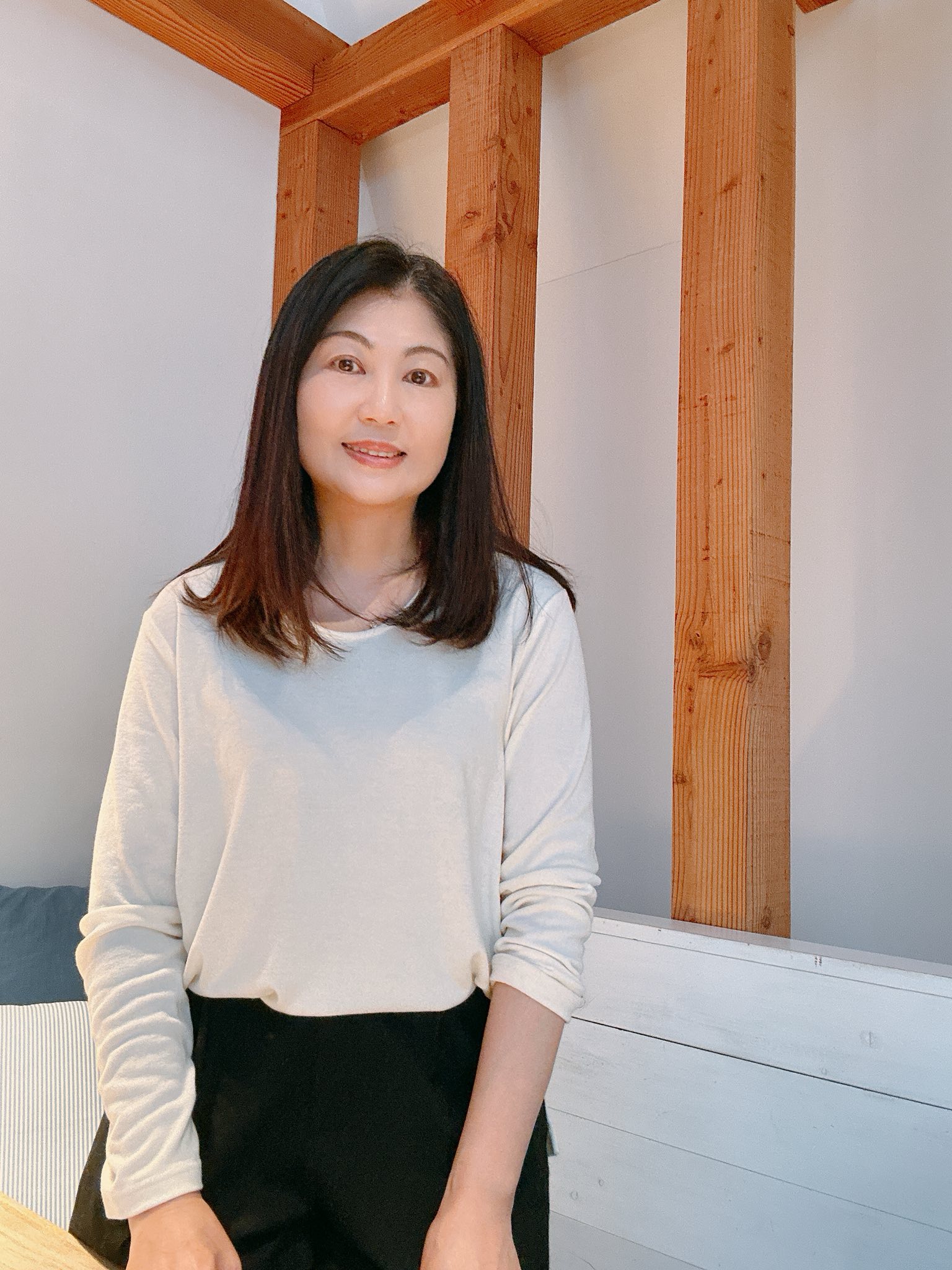 B26.冬季百搭大圓領開衩上衣