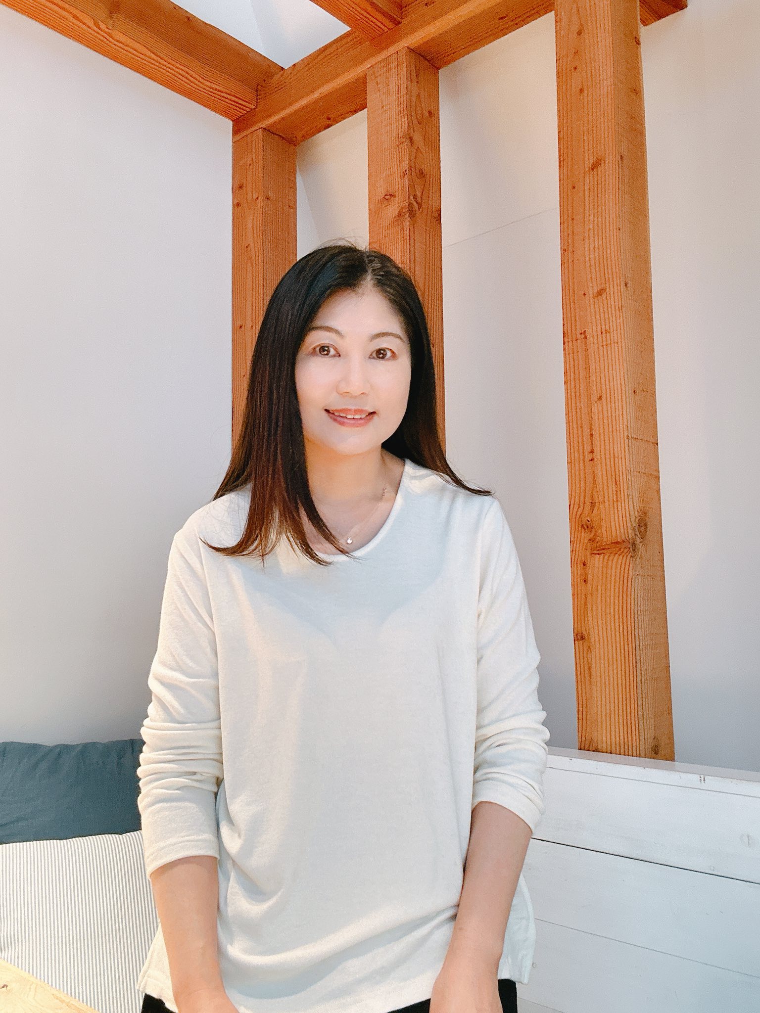 B26.冬季百搭大圓領開衩上衣