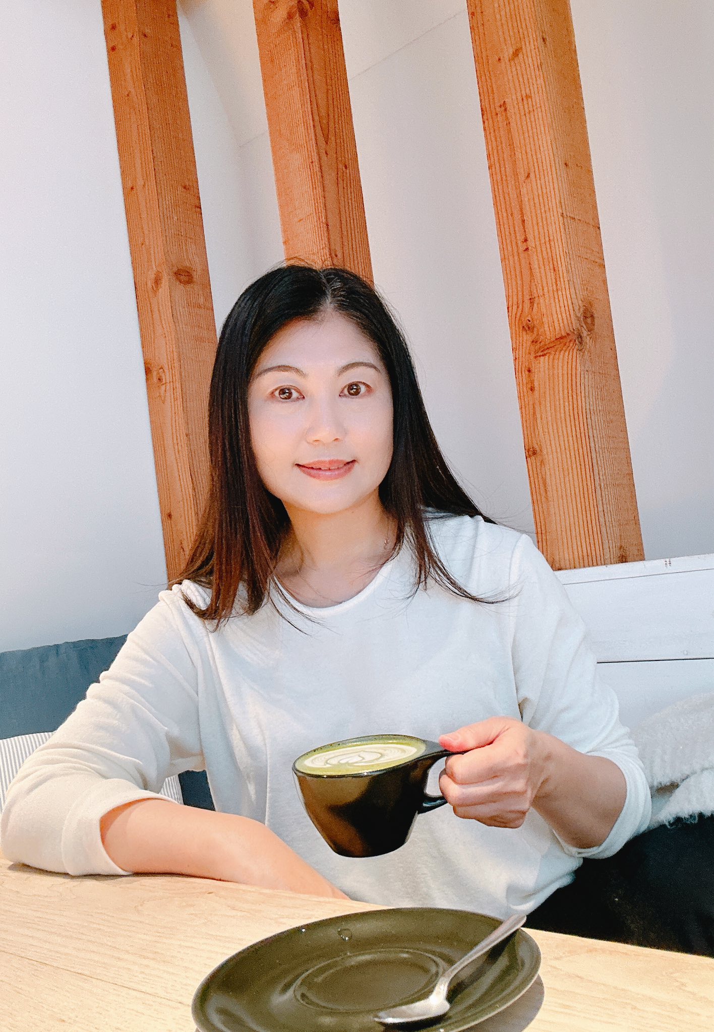 B26.冬季百搭大圓領開衩上衣