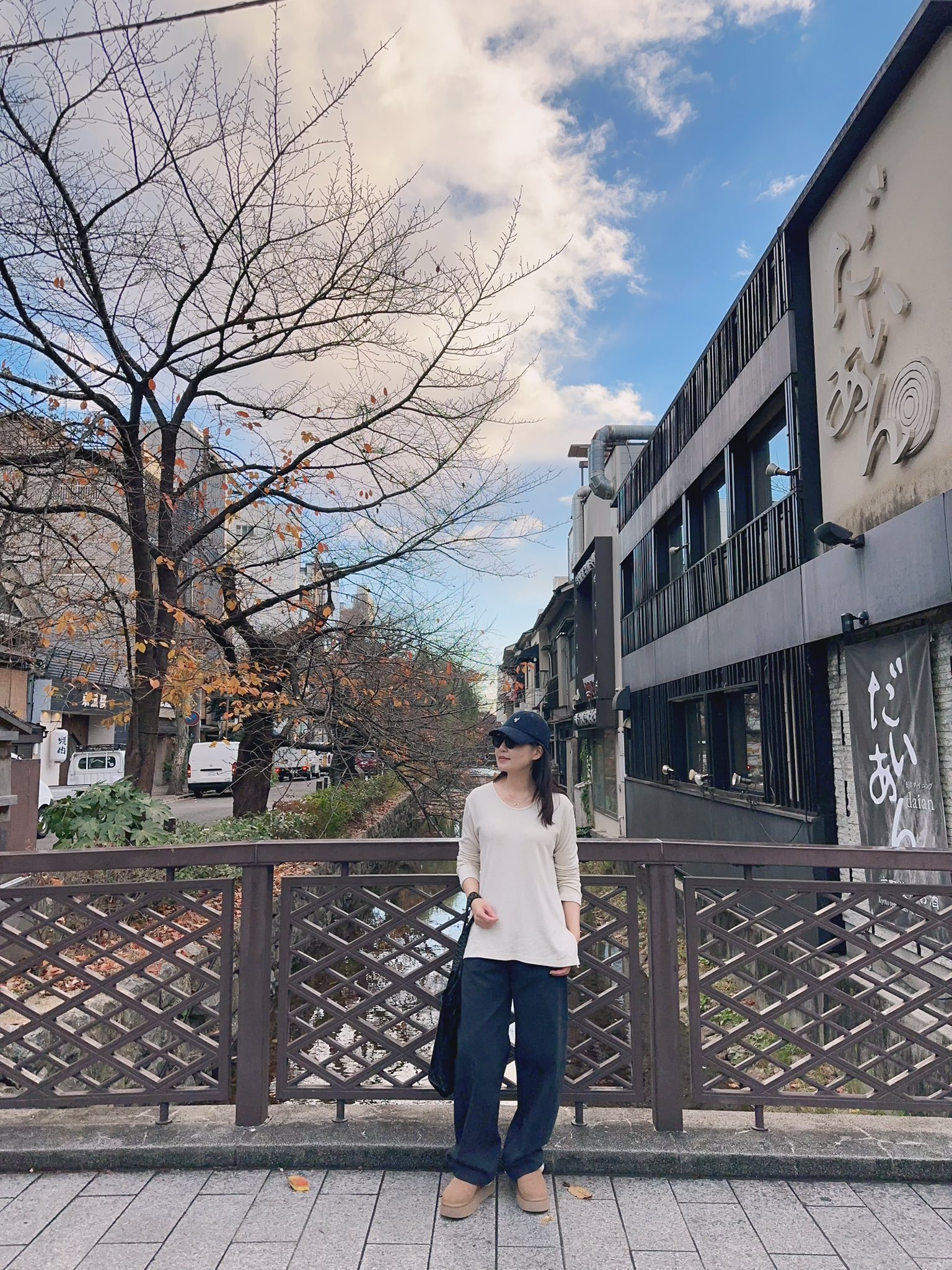 B26.冬季百搭大圓領開衩上衣