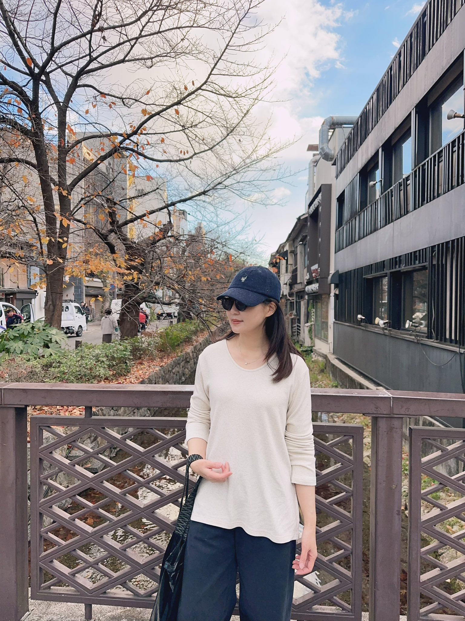 B26.冬季百搭大圓領開衩上衣