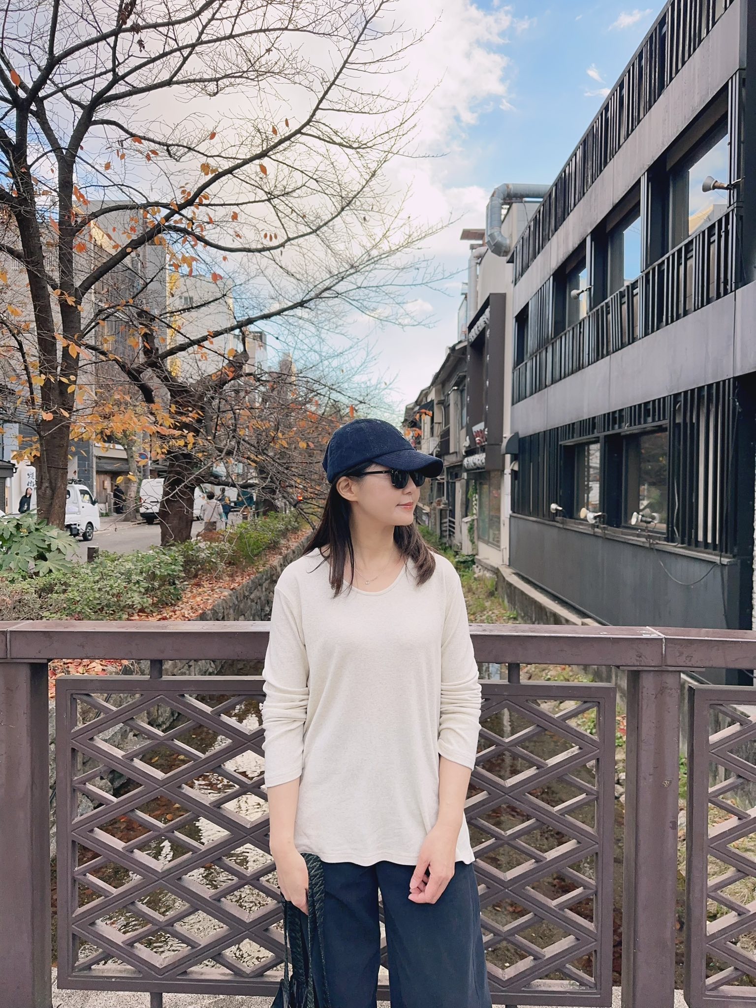 B26.冬季百搭大圓領開衩上衣