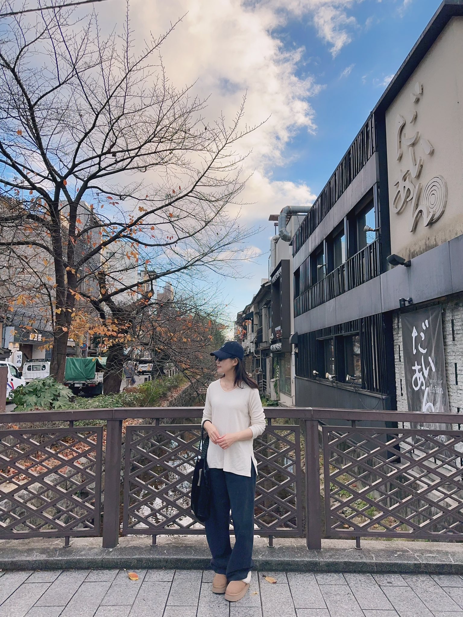 B26.冬季百搭大圓領開衩上衣