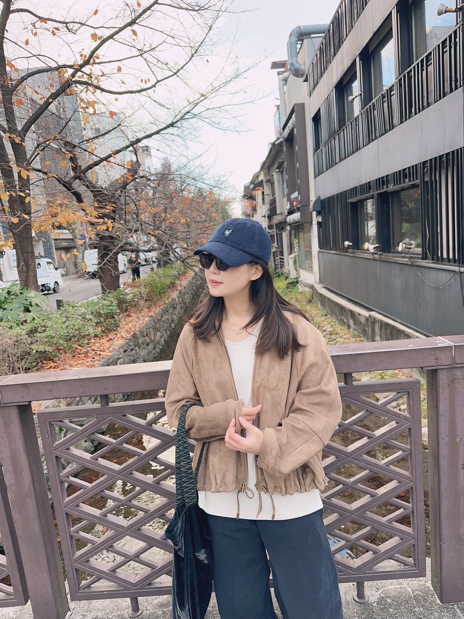 B26.冬季百搭大圓領開衩上衣