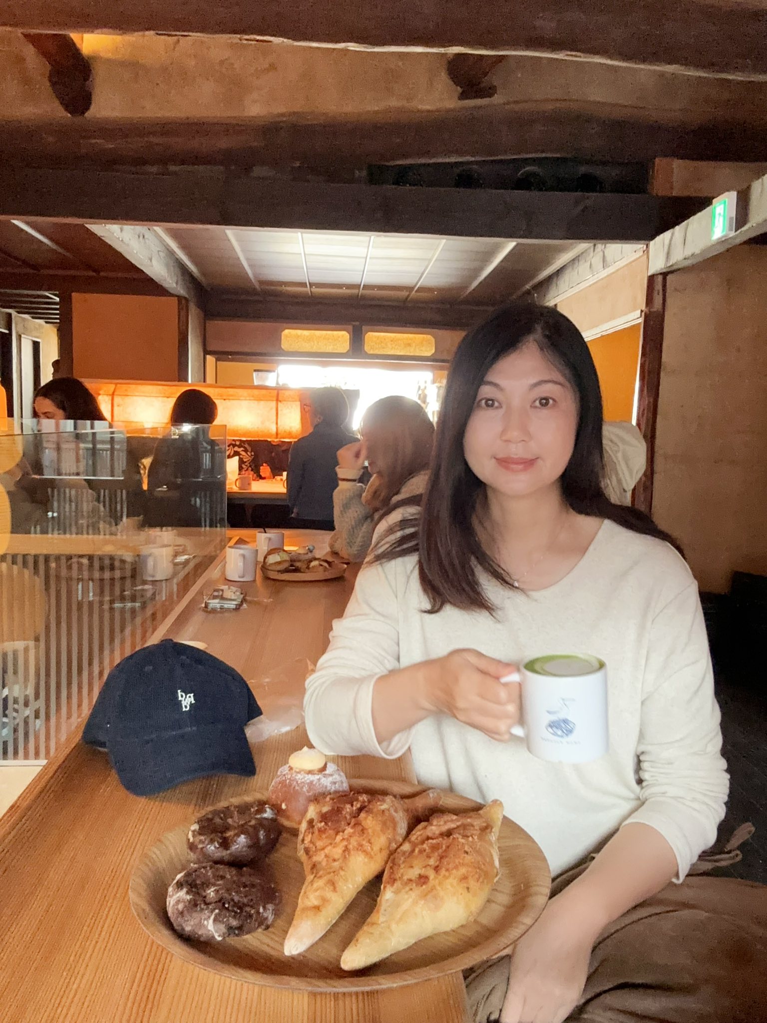 B26.冬季百搭大圓領開衩上衣