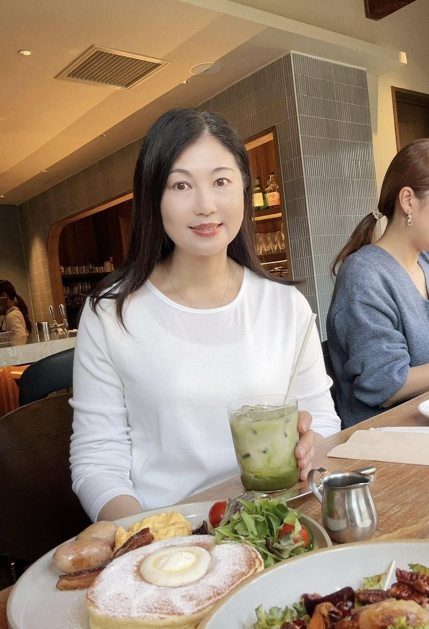 A112.女孩秋冬必備大圓領長袖素TEE