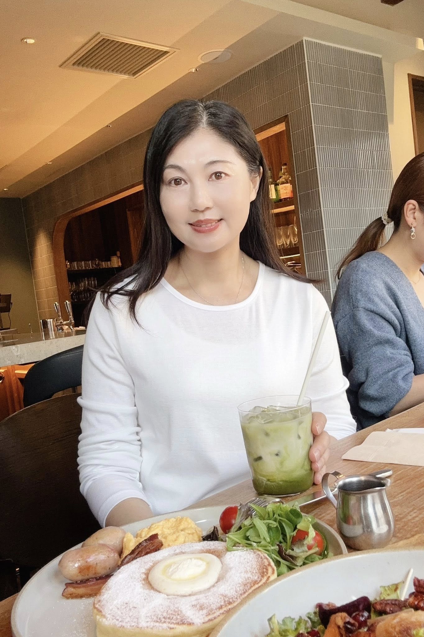 A112.女孩秋冬必備大圓領長袖素TEE