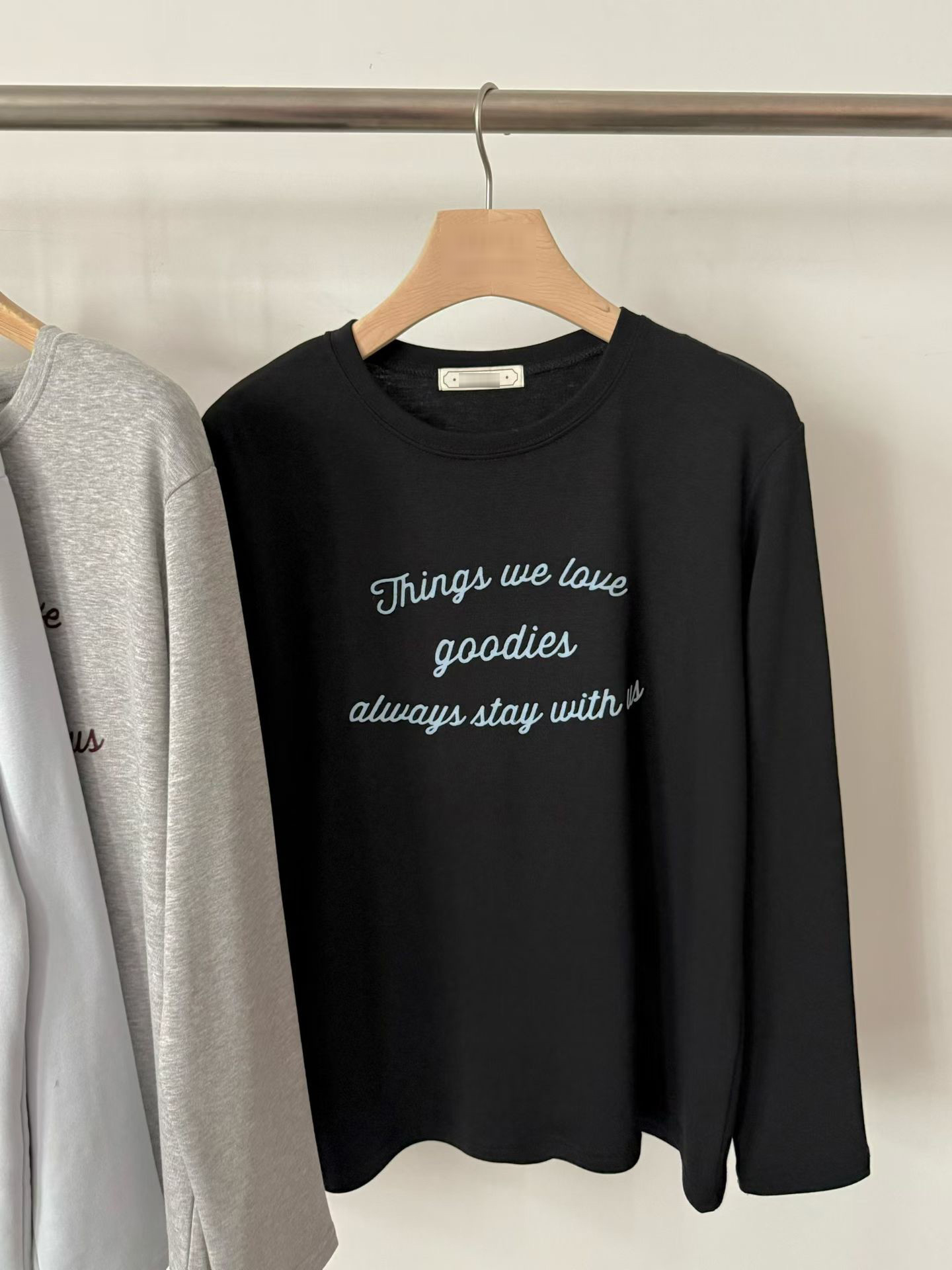 A69.日常莫蘭迪英文草寫TEE