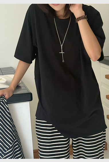 B05.基本長版素色小開衩TEE