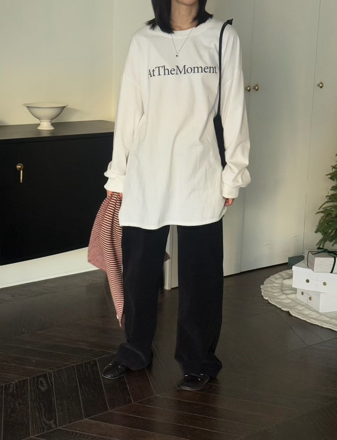 B13.AT The Moment長版TEE