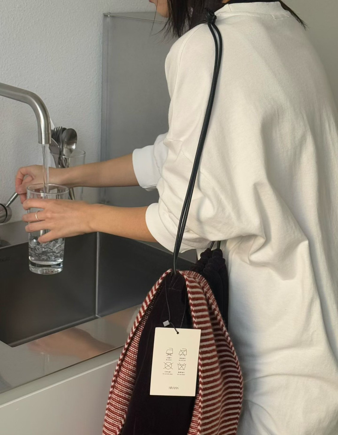 B13.AT The Moment長版TEE