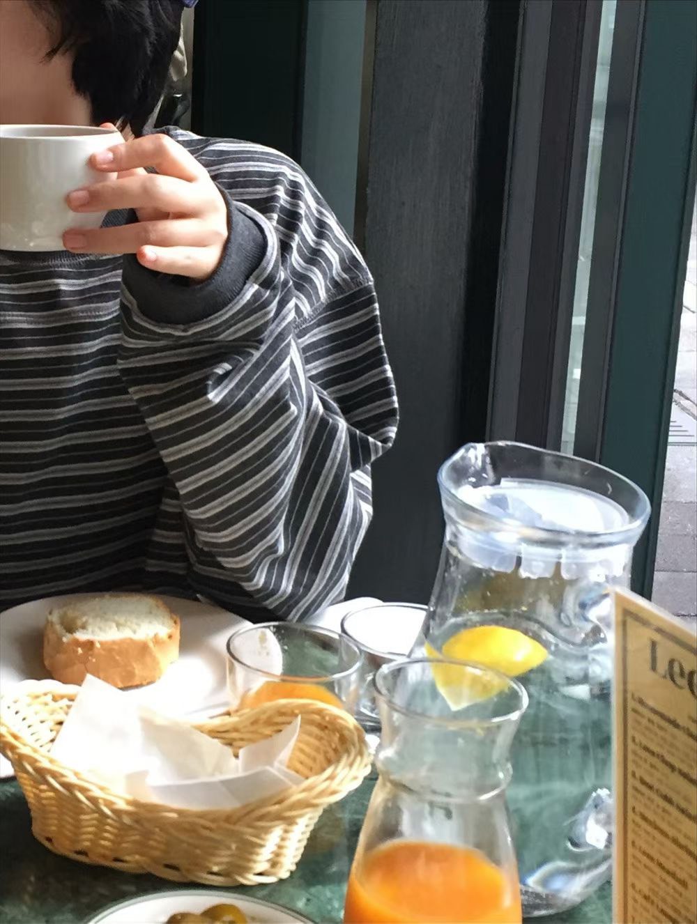 B24.寬鬆自在條紋長袖TEE