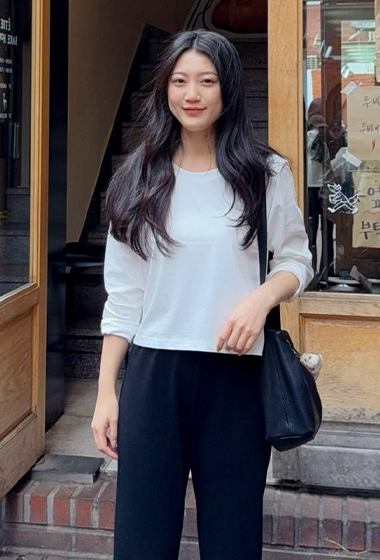 B77.秀氣女孩細緻圓領TEE