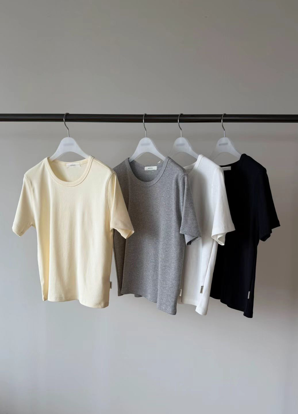 B21.瘦瘦歐膩圓領素色短TEE