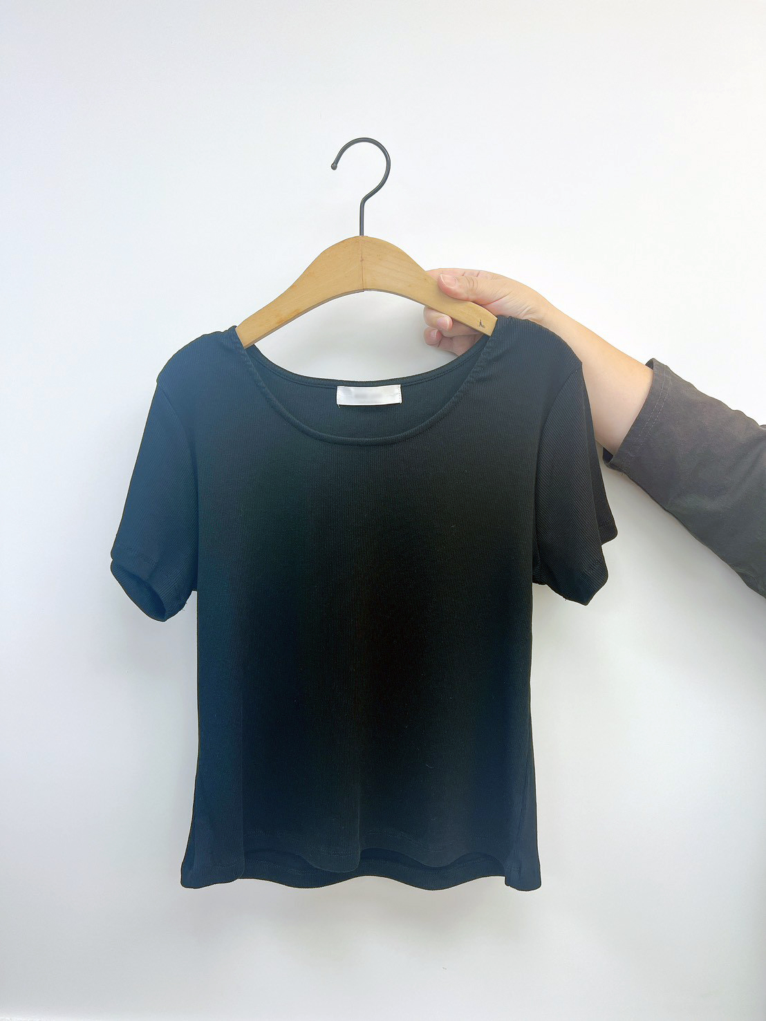 B47.舒適大圓領彈性短袖TEE