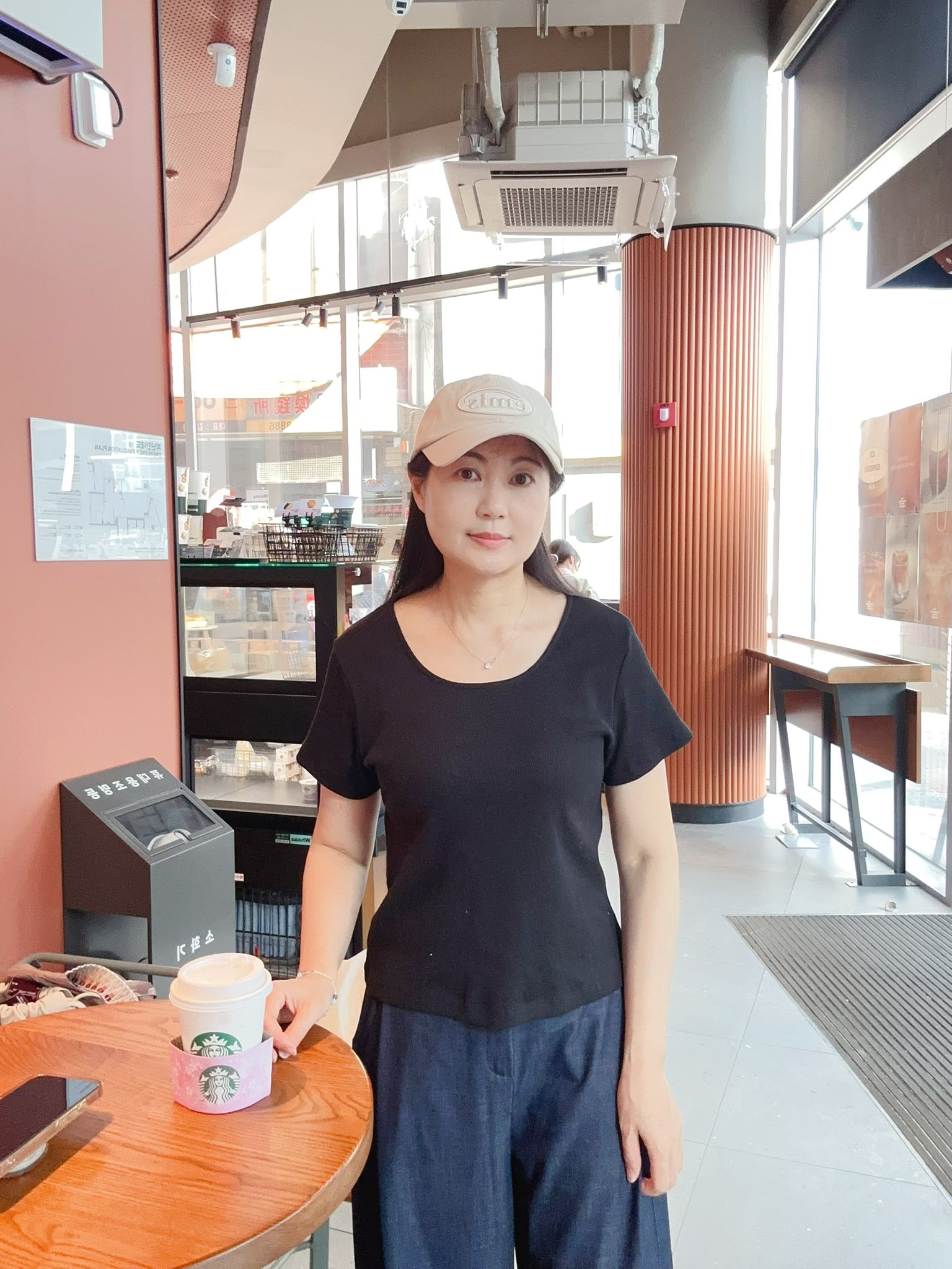 B47.舒適大圓領彈性短袖TEE