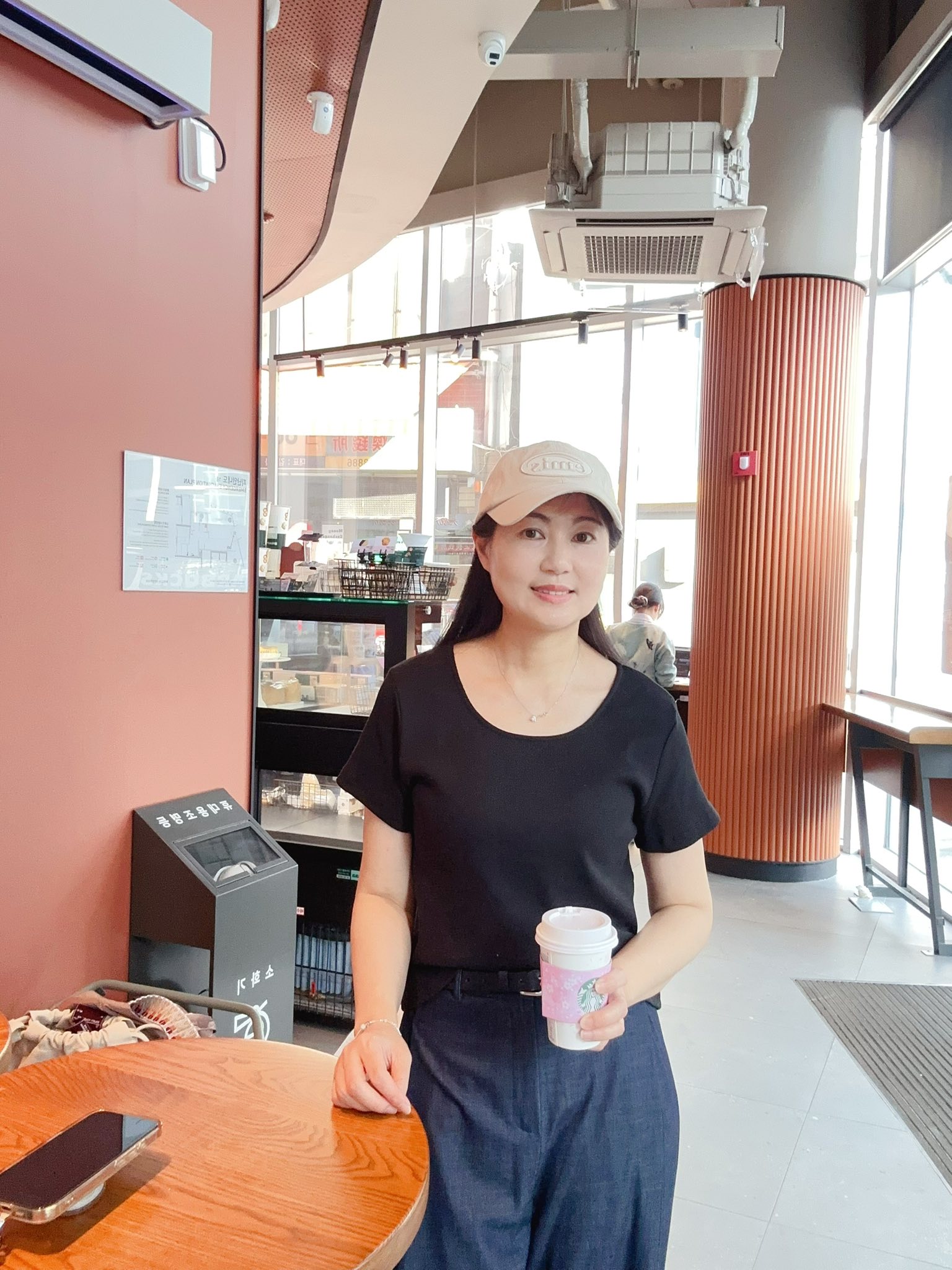 B47.舒適大圓領彈性短袖TEE