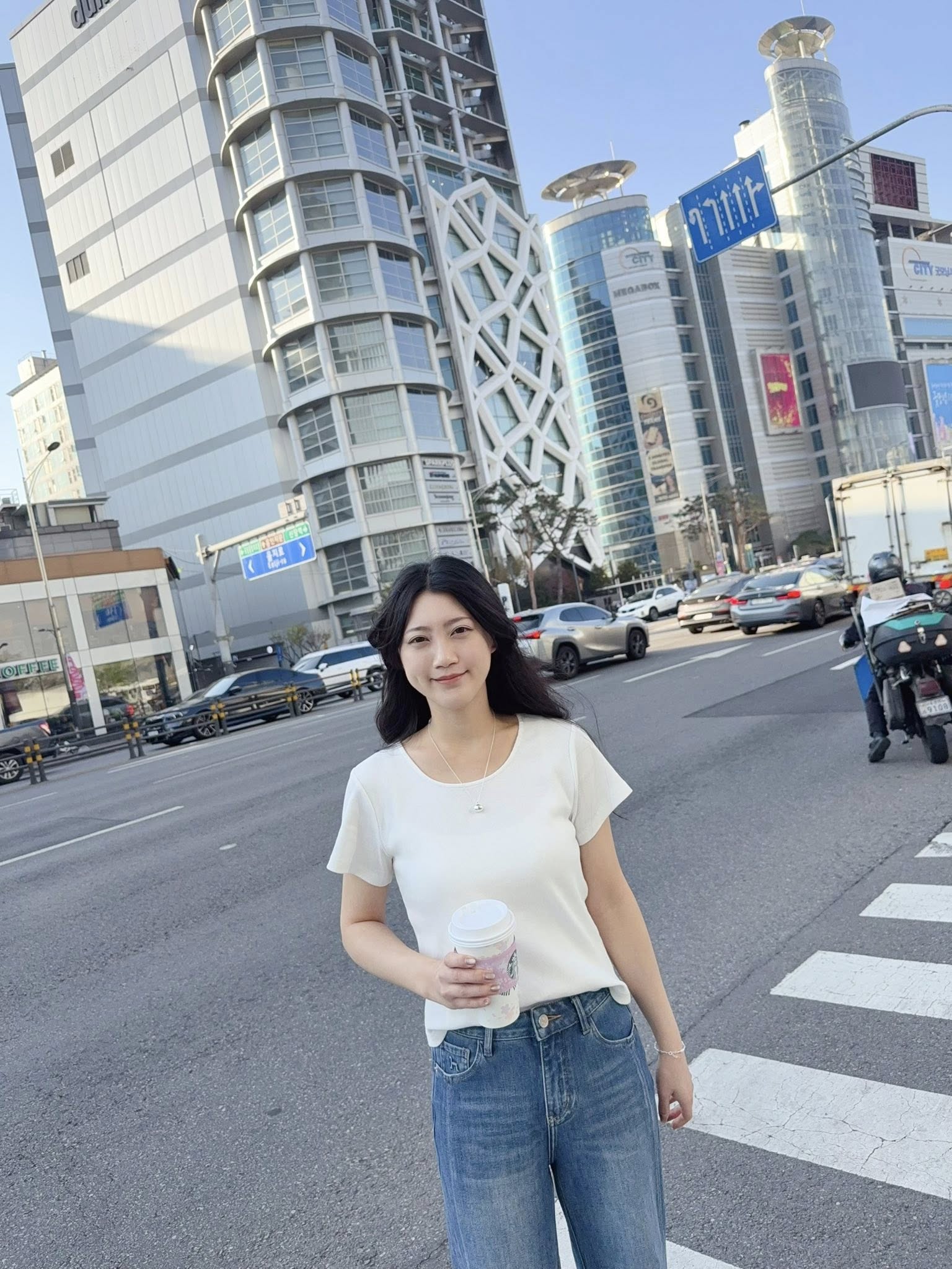 B47.舒適大圓領彈性短袖TEE