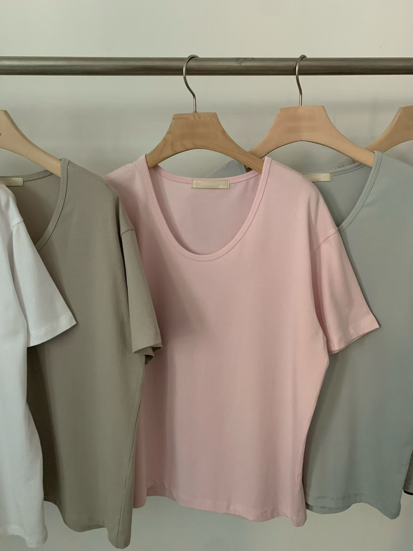 B58.糖果女孩U領彈Q素色TEE