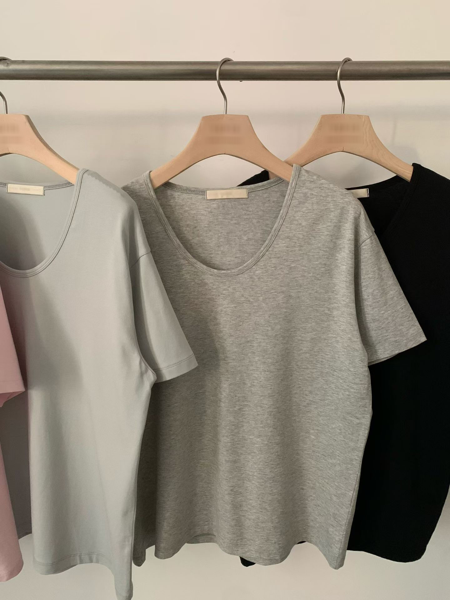 B58.糖果女孩U領彈Q素色TEE