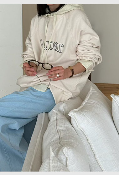 B53.寬鬆自在ARUOAR大學TEE