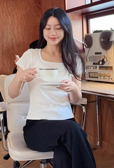 A20.日常女孩方領彈性TEE