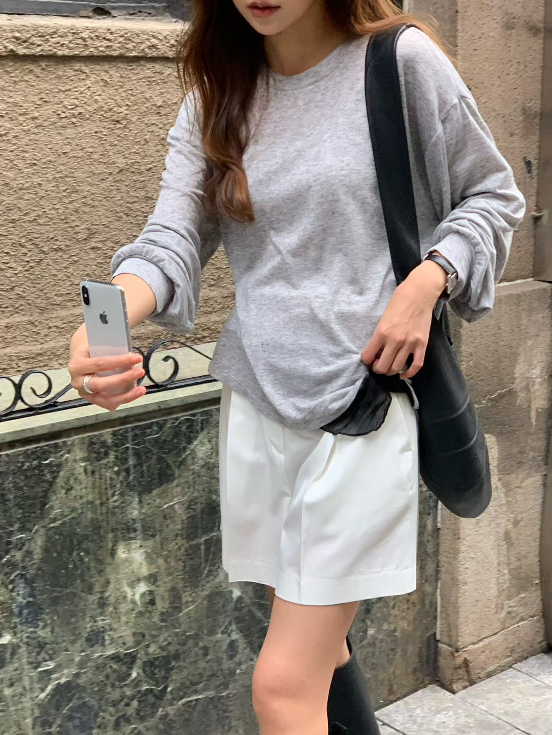 A04.大V家素雅圓領薄針織上衣