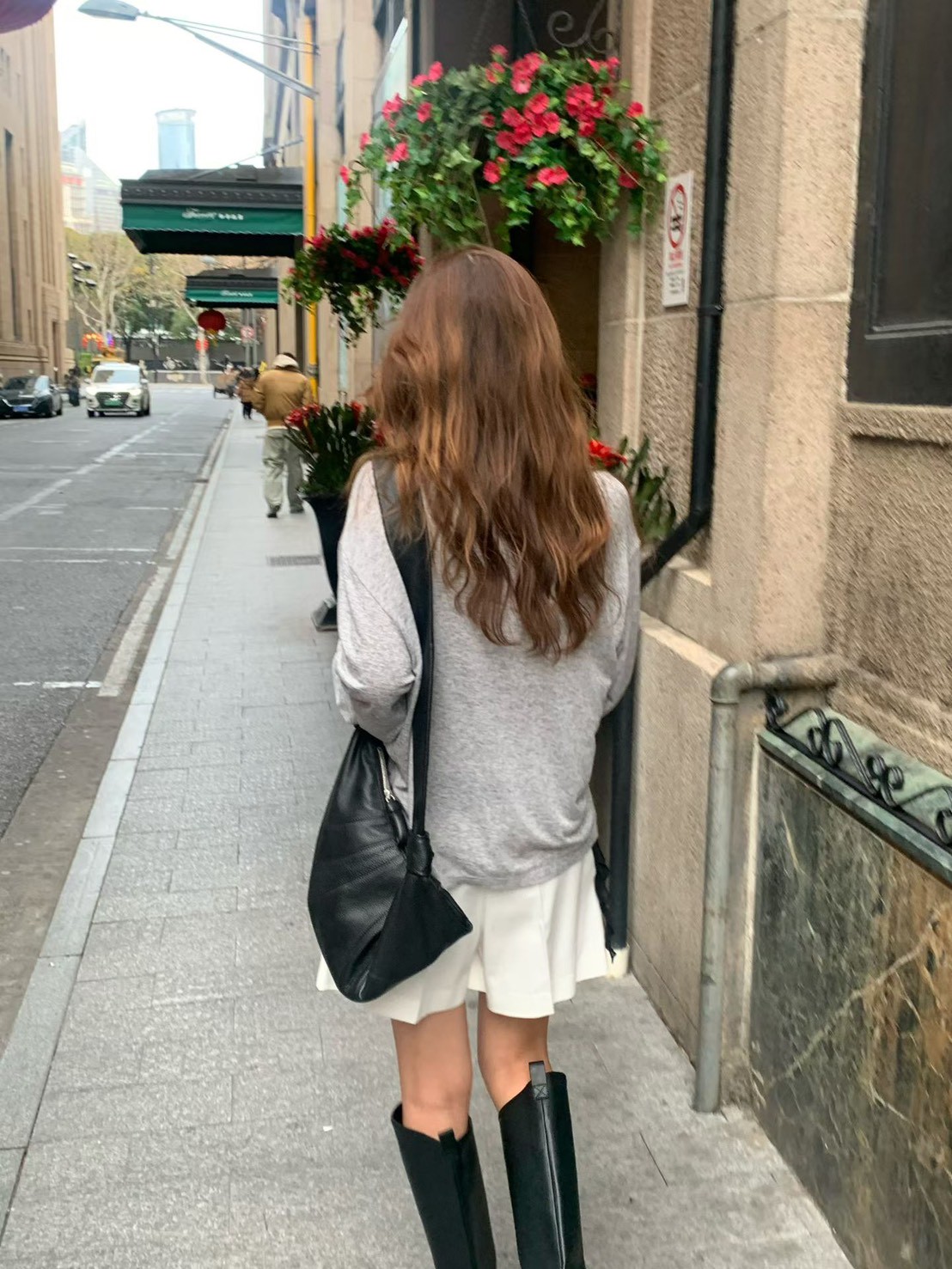 A04.大V家素雅圓領薄針織上衣