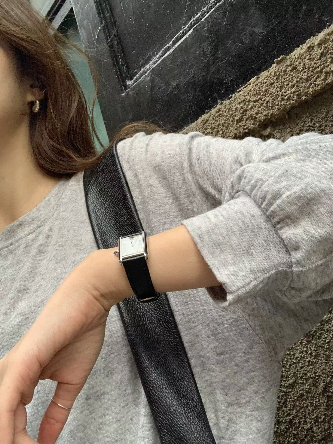 A04.大V家素雅圓領薄針織上衣