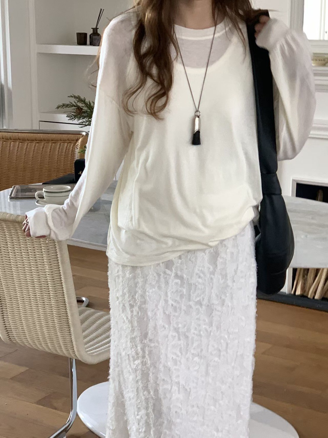 A04.大V家素雅圓領薄針織上衣