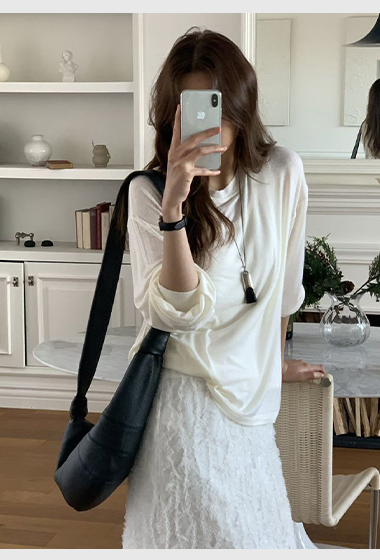 A04.大V家素雅圓領薄針織上衣