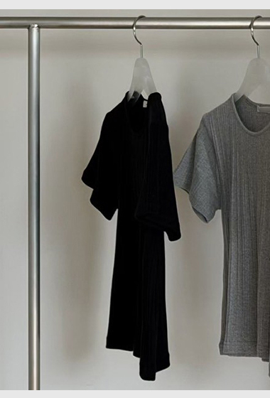 A34.瘦瘦歐膩直坑條彈性短袖TEE