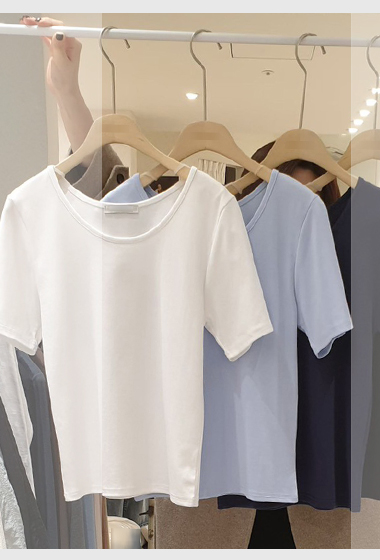 B64.小臉歐膩清爽素色彈性TEE