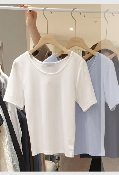 B64.小臉歐膩清爽素色彈性TEE