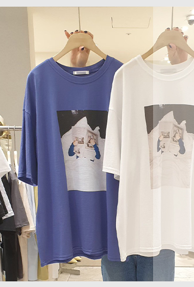 B63.小臉歐膩畫報塗鴉寬鬆TEE