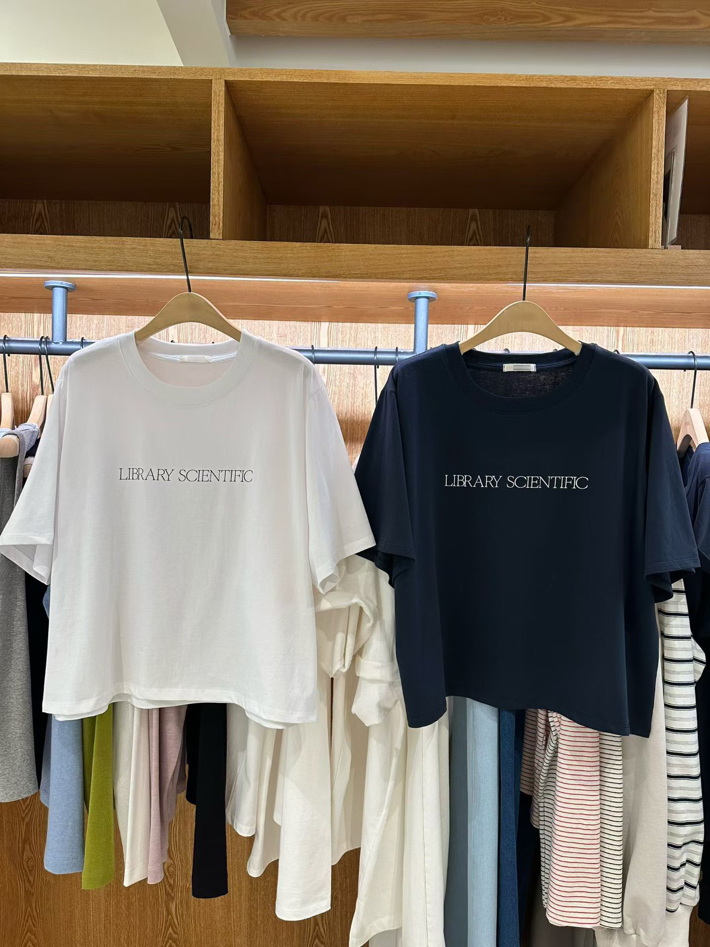 B03.LIBRARY SCIENTIFIC短袖TEE