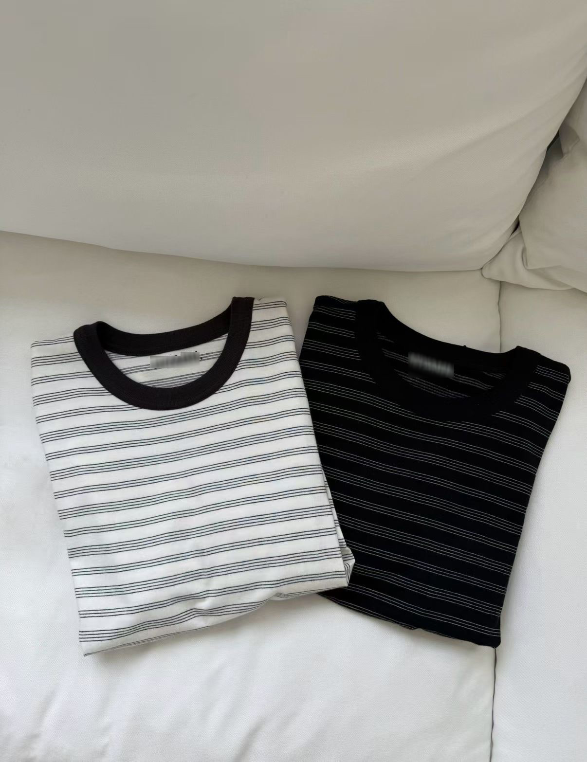 B02.休閒風細線條紋TEE