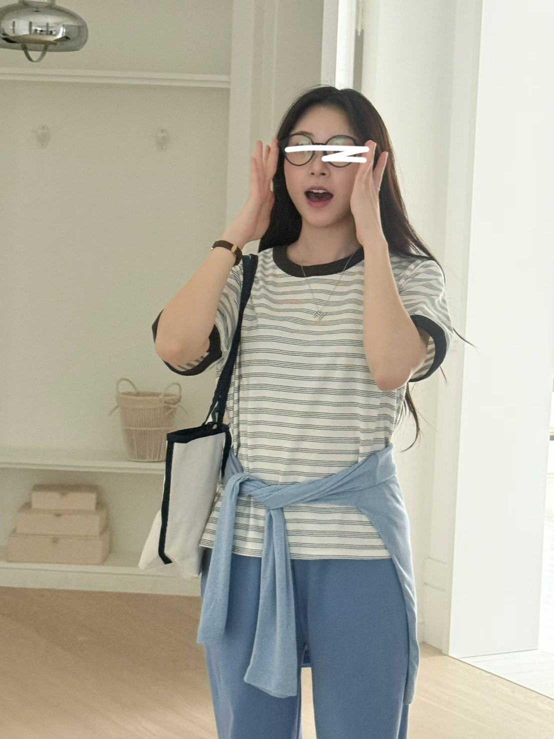 B02.休閒風細線條紋TEE