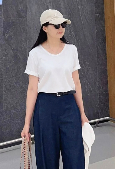 B120.星星家實穿U領素TEE