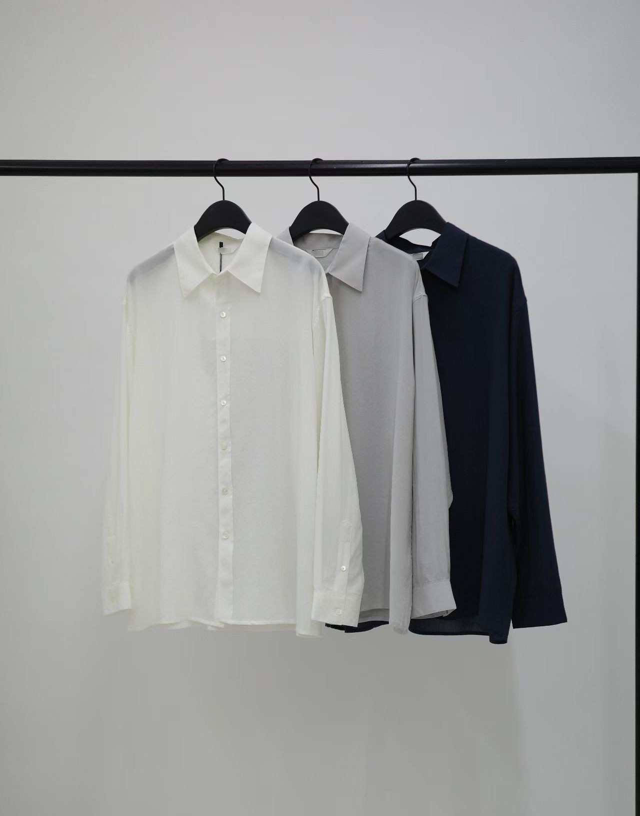 B98.纖瘦家灰階輕柔襯衫